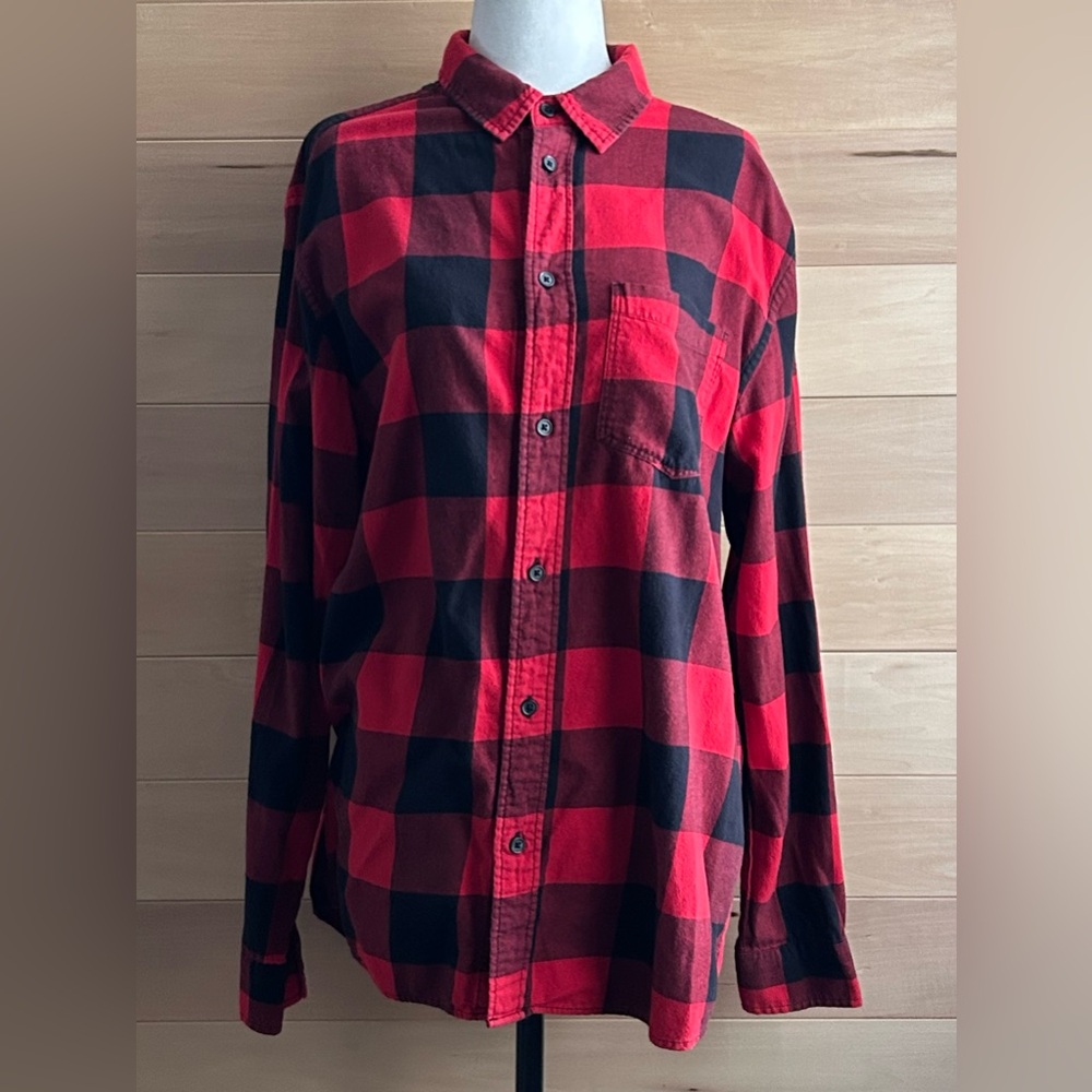 H&M divided checkered button up size M 100% cotton plaid long sleeve black red